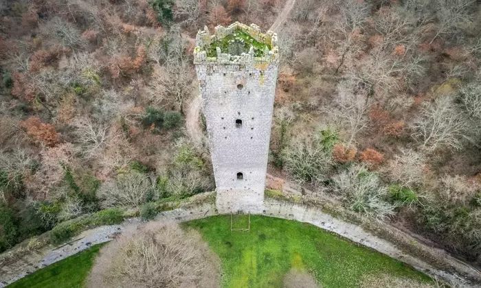 La Torre di Chia: Il Rifugio di Pasolini e la Disputa sulla Proprietà