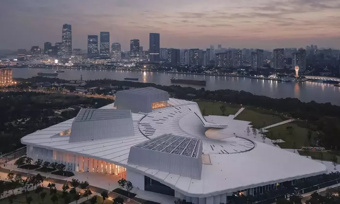 Il Nuovo Teatro dell'Opera di Shanghai: Un Capolavoro Architettonico di Snøhetta